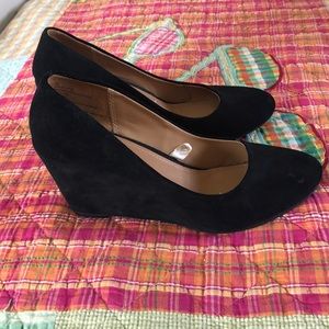 Wedge shoes. Suede like material.